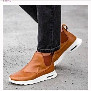 NIKE Air Max Thea Mid Shoe. Size 8